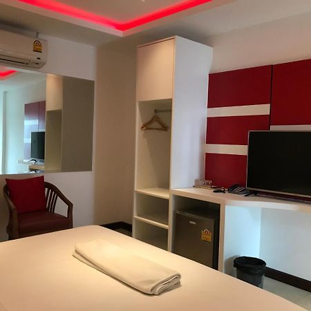 Picasso Motel Pattaya Buitenkant foto