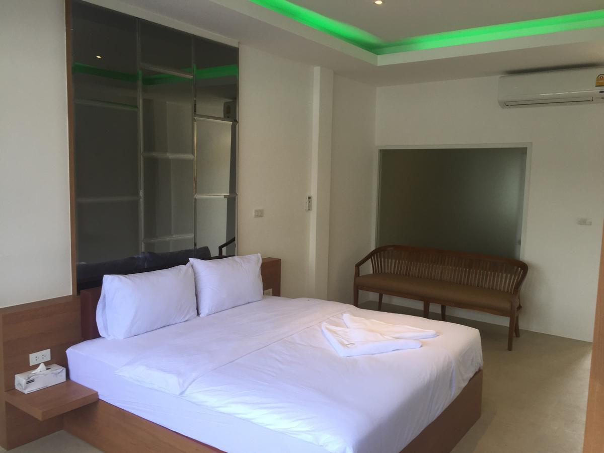 Picasso Motel Pattaya Buitenkant foto