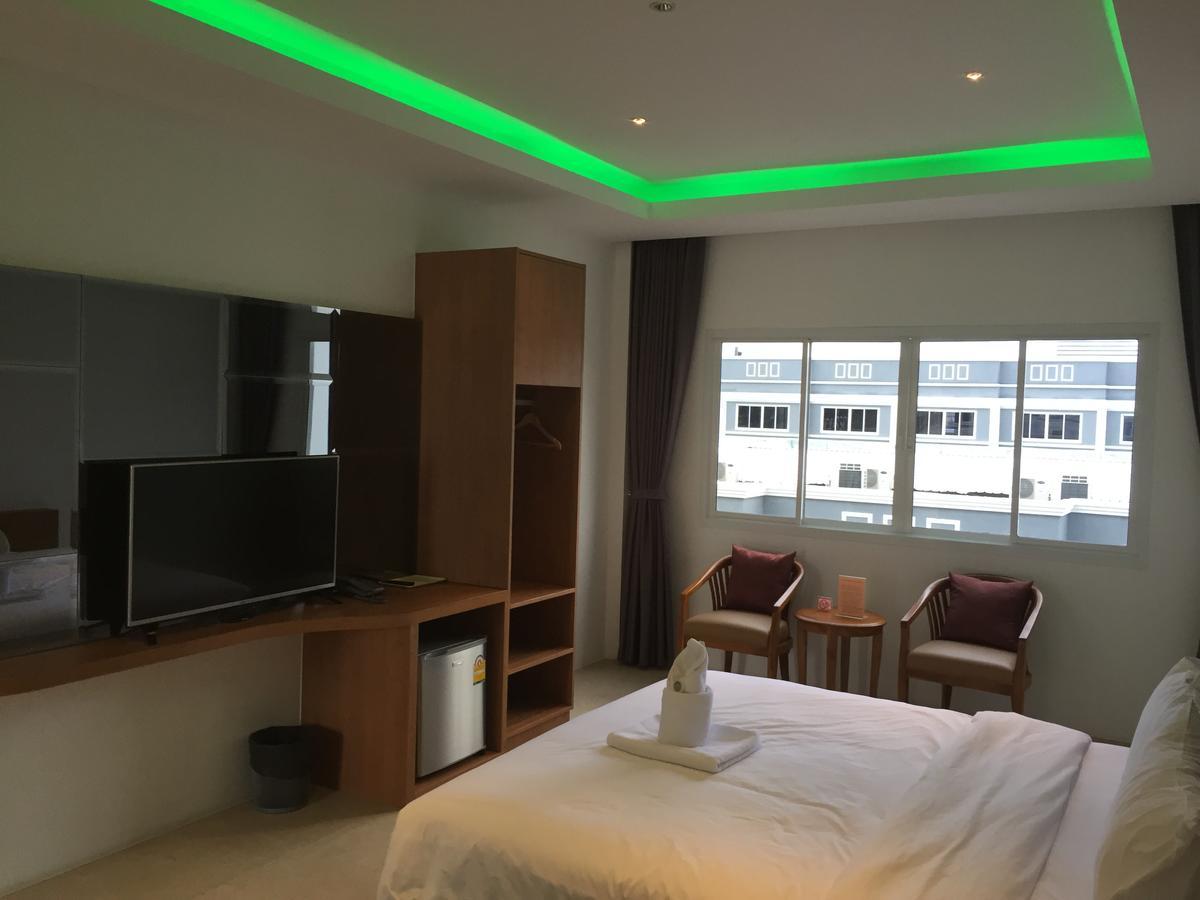 Picasso Motel Pattaya Buitenkant foto