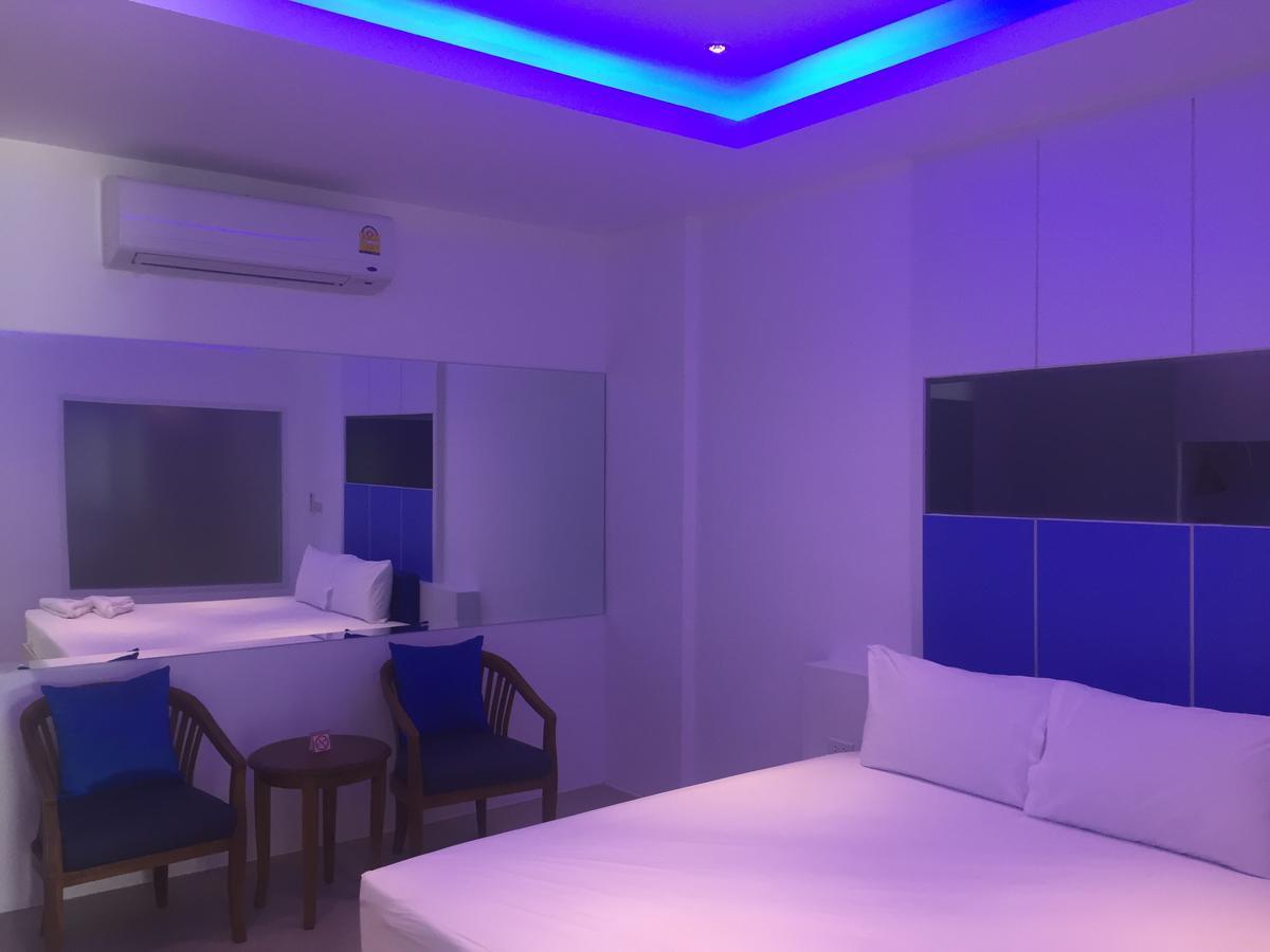 Picasso Motel Pattaya Buitenkant foto