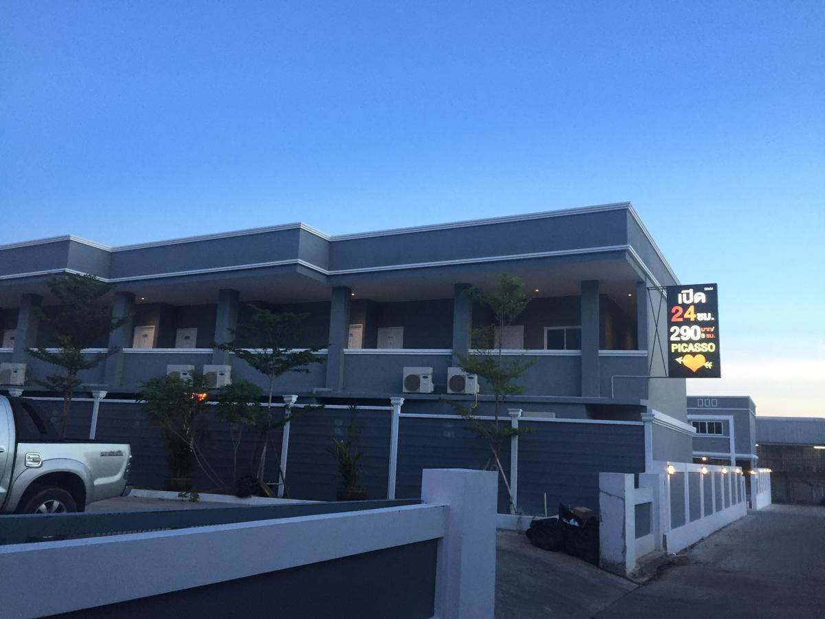 Picasso Motel Pattaya Buitenkant foto