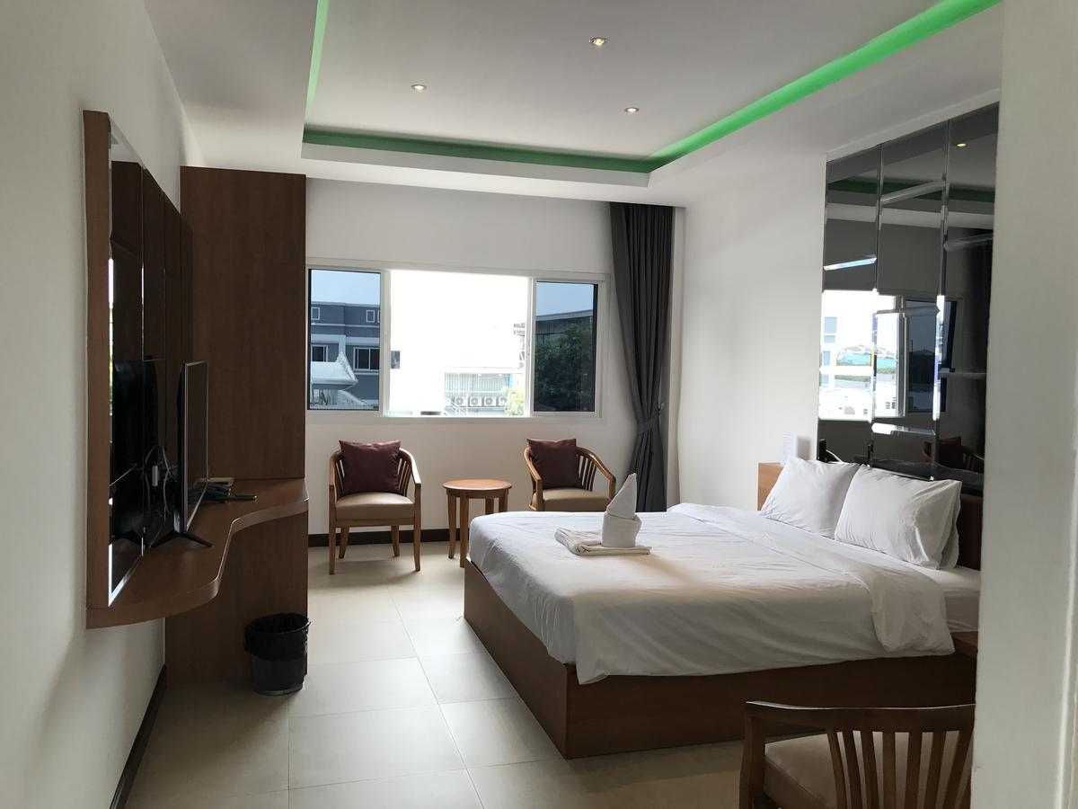 Picasso Motel Pattaya Buitenkant foto